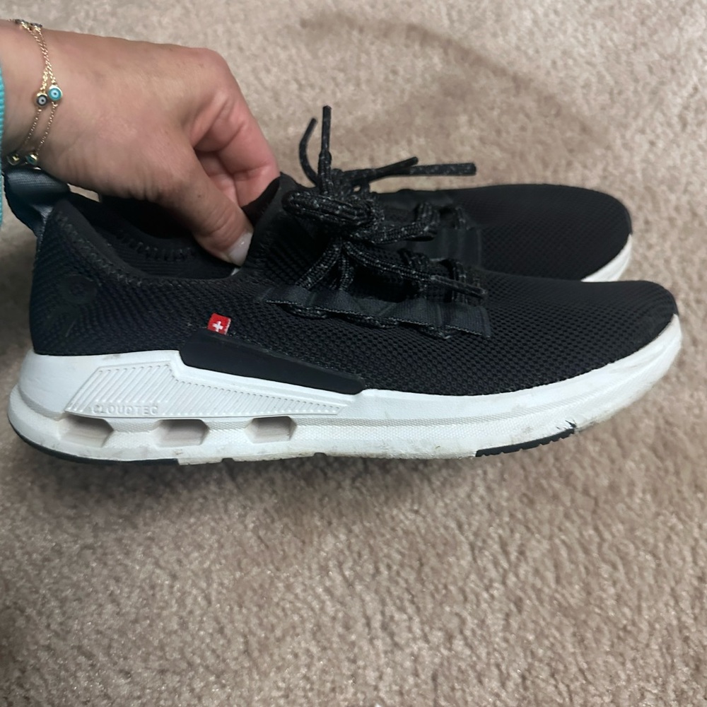 ON Cloudeasy Sneakers